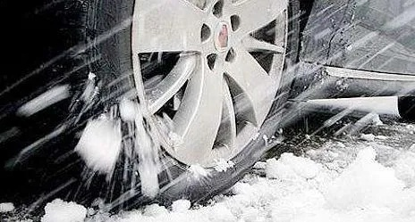 暴风雪开车游戏攻略：新手必看的保命技巧